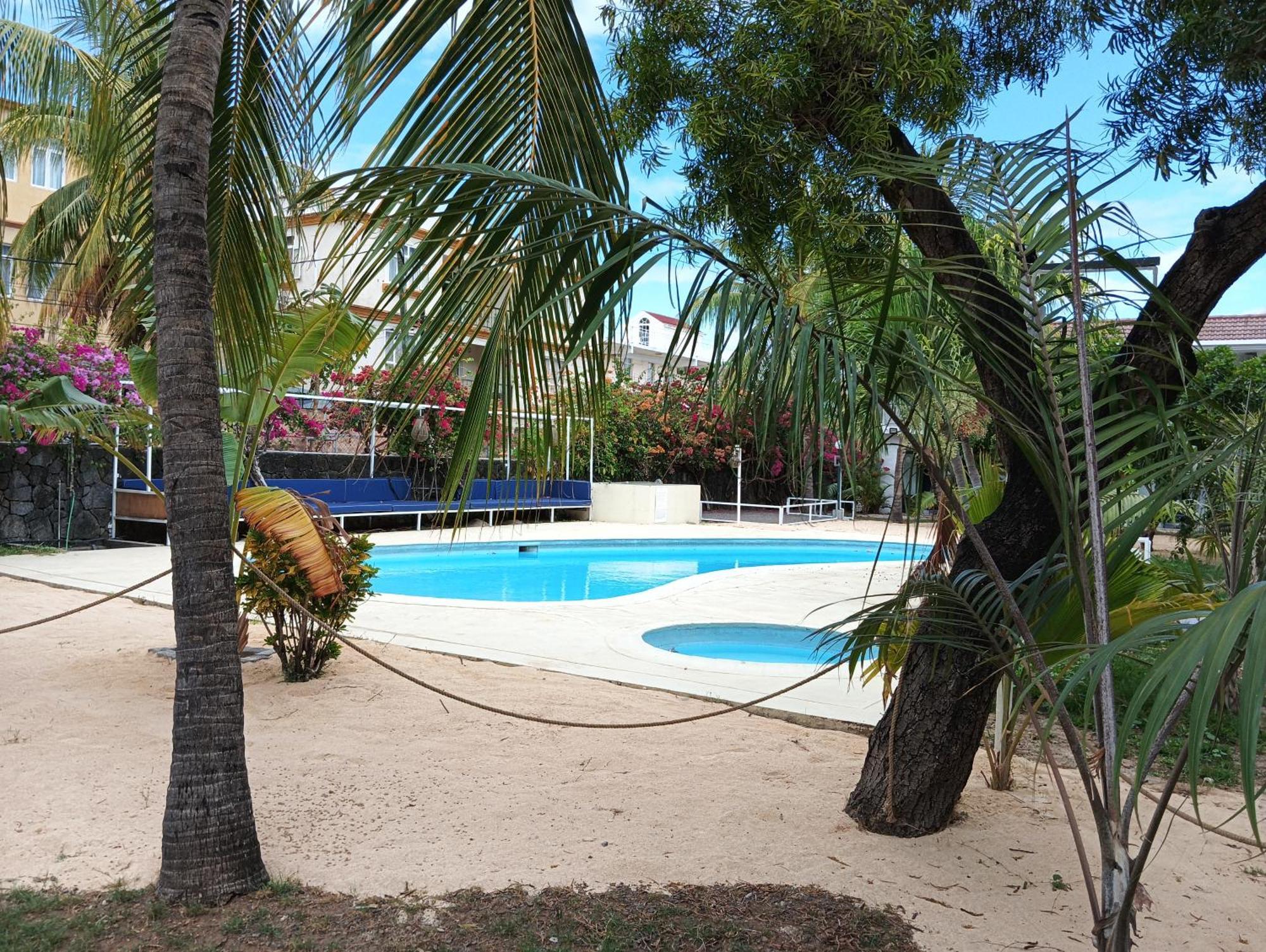 Exotica Sense Aparthotel Flic-en-Flacq Exteriör bild